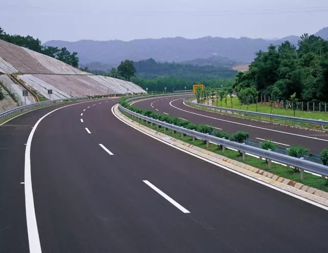內(nèi)蒙古京新高速公路臨白段 內(nèi)蒙古京新高速公路臨白段